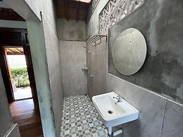 Saka Homestay Boutique & Cafe