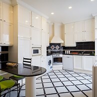 Penthouse 3-bed 3-bath on Marble Arch