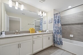 Clean Cozy Retreat: 10 Miles to Disney Pool Access