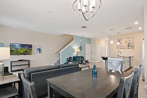 Clean Cozy Retreat: 10 Miles to Disney Pool Access