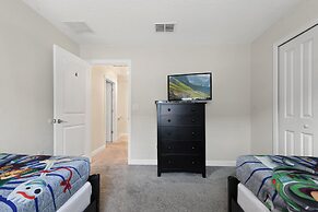 Clean Cozy Retreat: 10 Miles to Disney Pool Access