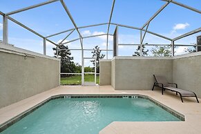 Clean Cozy Retreat: 10 Miles to Disney Pool Access
