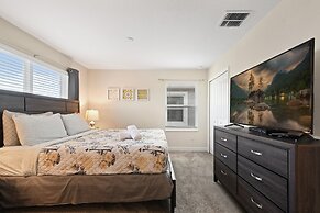 Clean Cozy Retreat: 10 Miles to Disney Pool Access