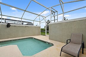 Clean Cozy Retreat: 10 Miles to Disney Pool Access