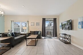 Clean Cozy Retreat: 10 Miles to Disney Pool Access