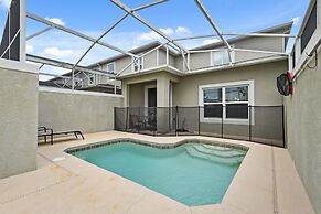 Clean Cozy Retreat: 10 Miles to Disney Pool Access