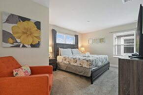 Clean Cozy Retreat: 10 Miles to Disney Pool Access