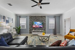 Lake View Cozy Home w/ Pool & Games Near Disney