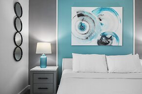 Lake View Cozy Home w/ Pool & Games Near Disney