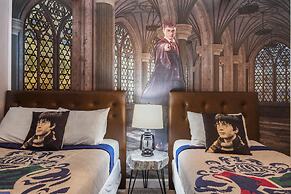 Lake View Cozy Home w/ Pool & Games Near Disney