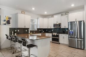 Lake View Cozy Home w/ Pool & Games Near Disney