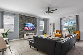 Lake View Cozy Home w/ Pool & Games Near Disney