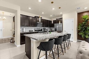 Brand New! Windsor Island 5BR Cozy Home Wpool/spa