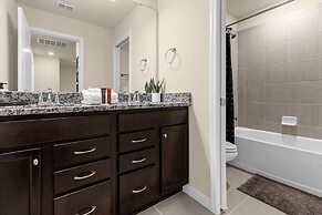 Brand New! Windsor Island 5BR Cozy Home Wpool/spa