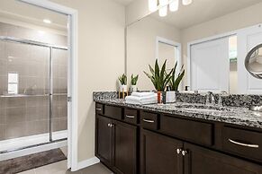 Brand New! Windsor Island 5BR Cozy Home Wpool/spa