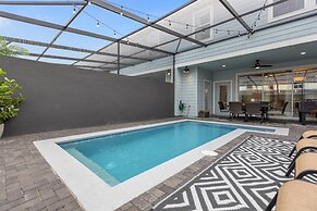 Brand New! Windsor Island 5BR Cozy Home Wpool/spa