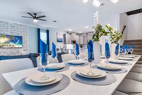 Cozy 8-bedroom Disney-themed Villa at Storey Lake
