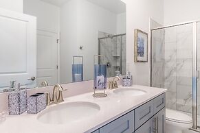 Cozy 8-bedroom Disney-themed Villa at Storey Lake