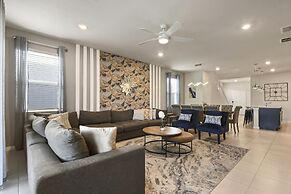 Relax in Style Pool, Resort Amenities, Near Disney