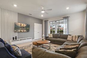 Relax in Style Pool, Resort Amenities, Near Disney