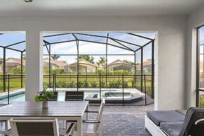 Relax in Style Pool, Resort Amenities, Near Disney