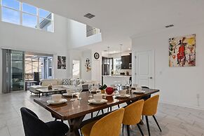 Luxurious Resort Home Near Disney & Shopping!