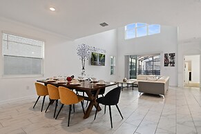 Luxurious Resort Home Near Disney & Shopping!