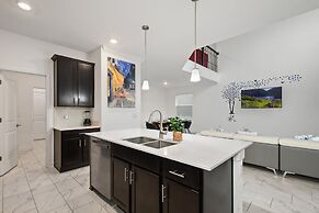 Luxurious Resort Home Near Disney & Shopping!