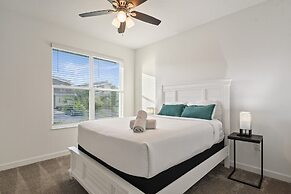 Luxurious Resort Home Near Disney & Shopping!