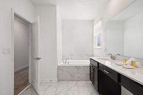 Luxurious Resort Home Near Disney & Shopping!