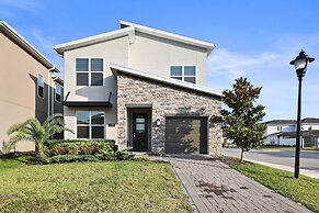 Luxurious Resort Home Near Disney & Shopping!