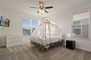 Luxurious Resort Home Near Disney & Shopping!