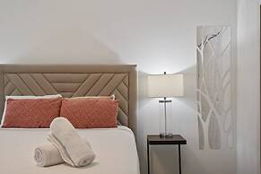 Luxurious Resort Home Near Disney & Shopping!