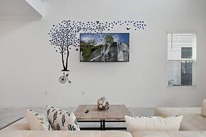 Luxurious Resort Home Near Disney & Shopping!