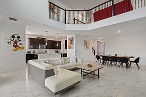 Luxurious Resort Home Near Disney & Shopping!