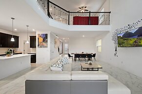 Luxurious Resort Home Near Disney & Shopping!