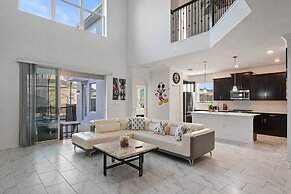Luxurious Resort Home Near Disney & Shopping!