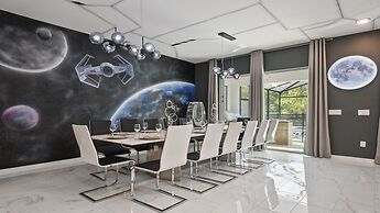Star Wars Themed 12br Villa 10min to Galaxy's Edge