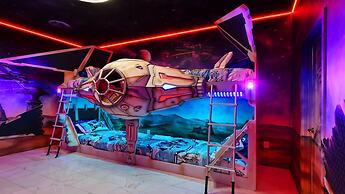 Star Wars Themed 12br Villa 10min to Galaxy's Edge