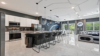 Star Wars Themed 12br Villa 10min to Galaxy's Edge