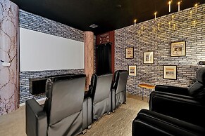 New! Luxury 12br Disney Home Pool/spa/cinema/games