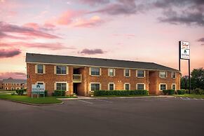 HomeTowne Studios by Red Roof Huntsville - Madison