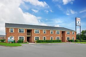 HomeTowne Studios by Red Roof Huntsville - Madison