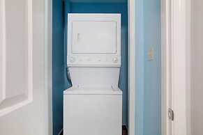 HomeTowne Studios by Red Roof Huntsville - Madison