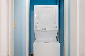 HomeTowne Studios by Red Roof Huntsville - Madison