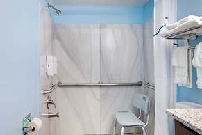 HomeTowne Studios by Red Roof Huntsville - Madison