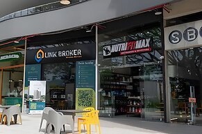 Apartasuites Cerritos Mall