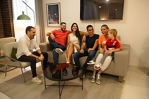 Apartasuites Cerritos Mall