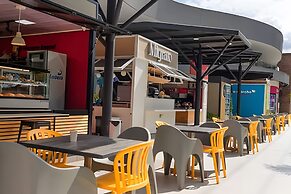 Apartasuites Cerritos Mall