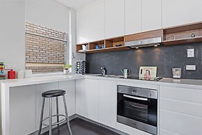 Centennial Park Light Filled Modern Studio